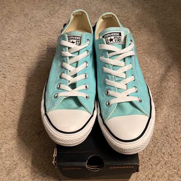 Women’s Converse - Picture 2 of 4